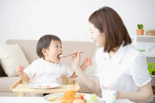 Ba mẹ nên bổ sung đầy đủ chất dinh dưỡng cho bé